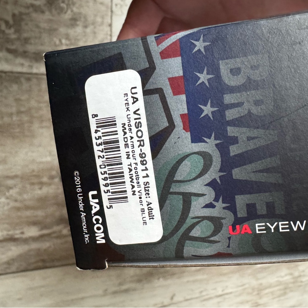Under Armour Football Visor with American Flag Design - Picture 3 of 4